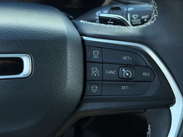 Used 2024 Gray Jeep Altitude image 27