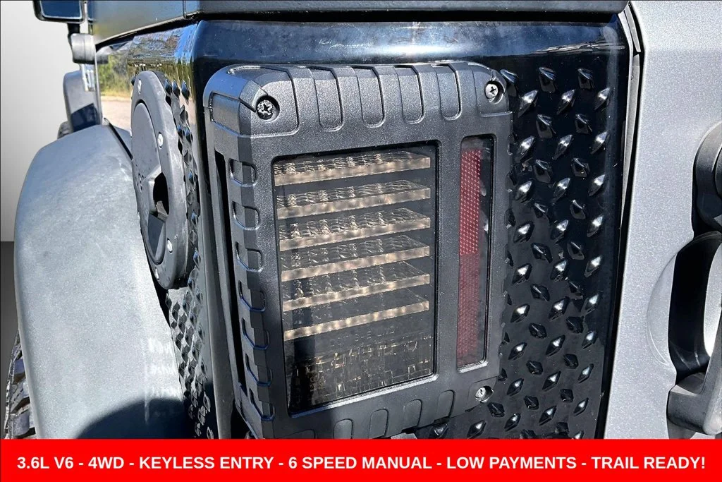 Used 2017 Silver Jeep Unlimited Sport image 27