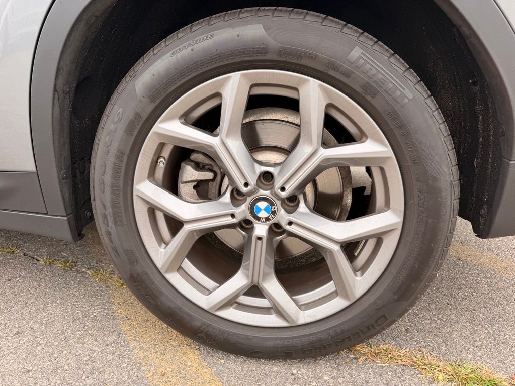 Used 2024 Skyscraper Grey Metallic BMW xDrive30i image 5