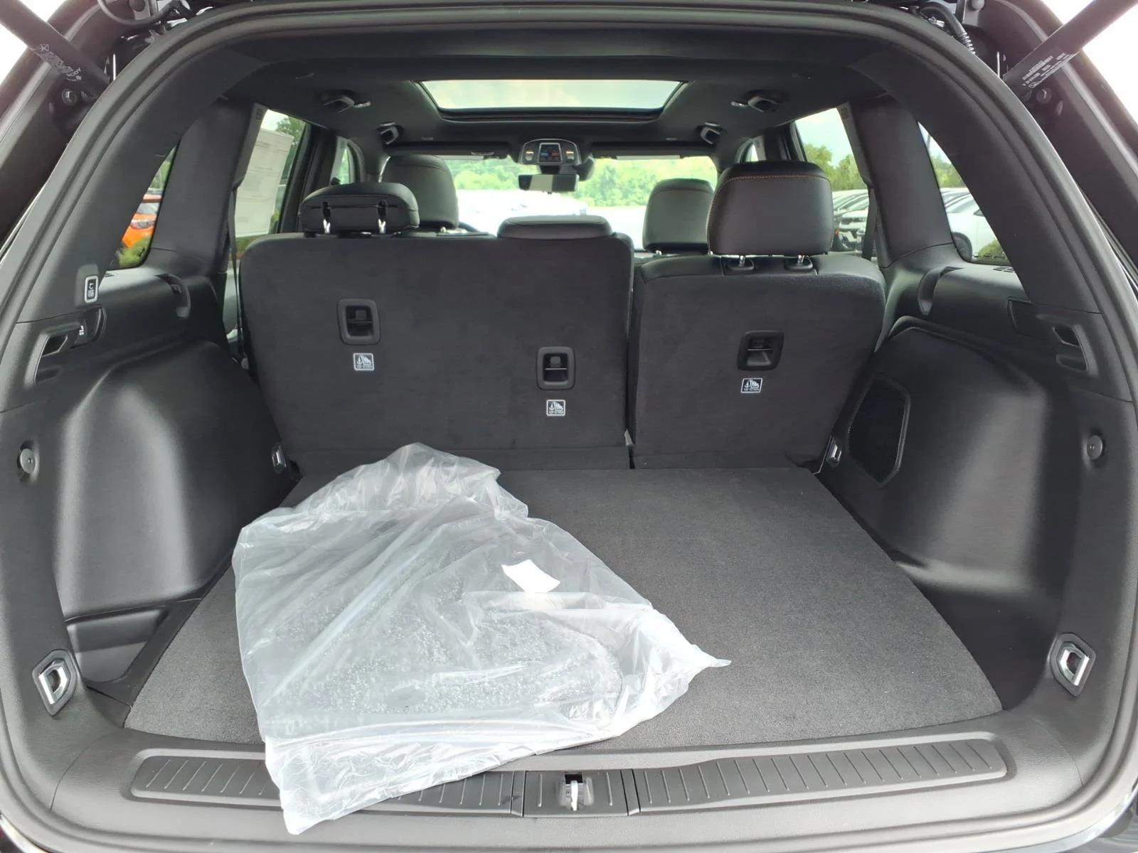 New 2026 Diamond Black Crystal Pearlcoat Jeep  image 19