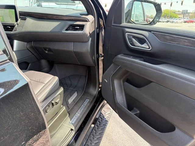 Used 2024 Black Chevrolet Z71 image 30