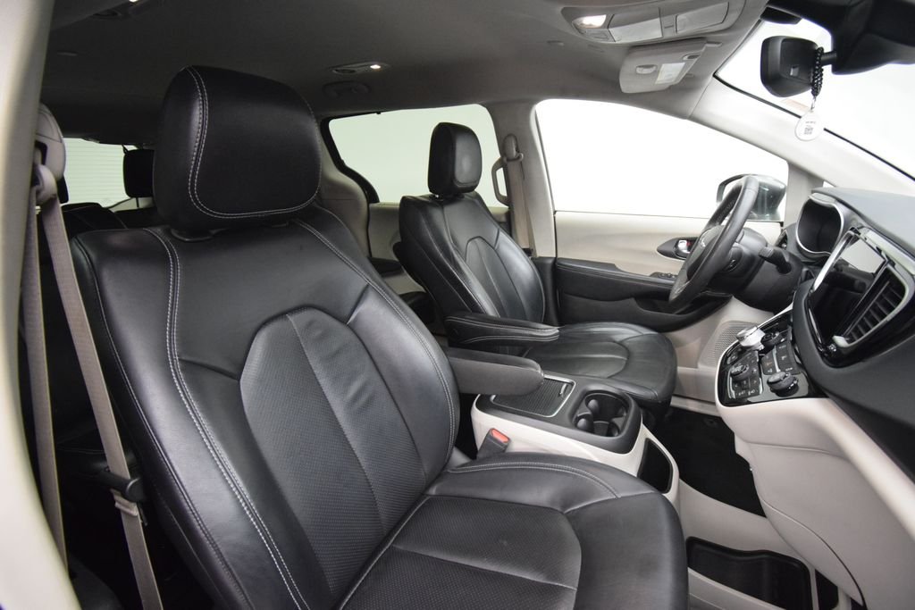 Used 2022 Gray Chrysler Touring L image 14