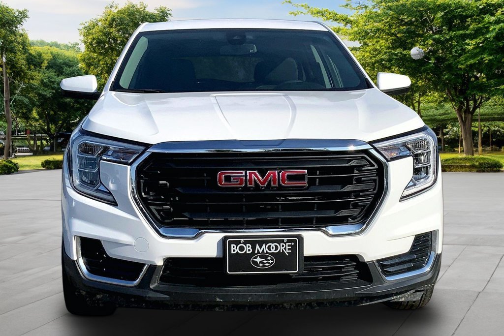 Used 2024 White GMC SLE image 2