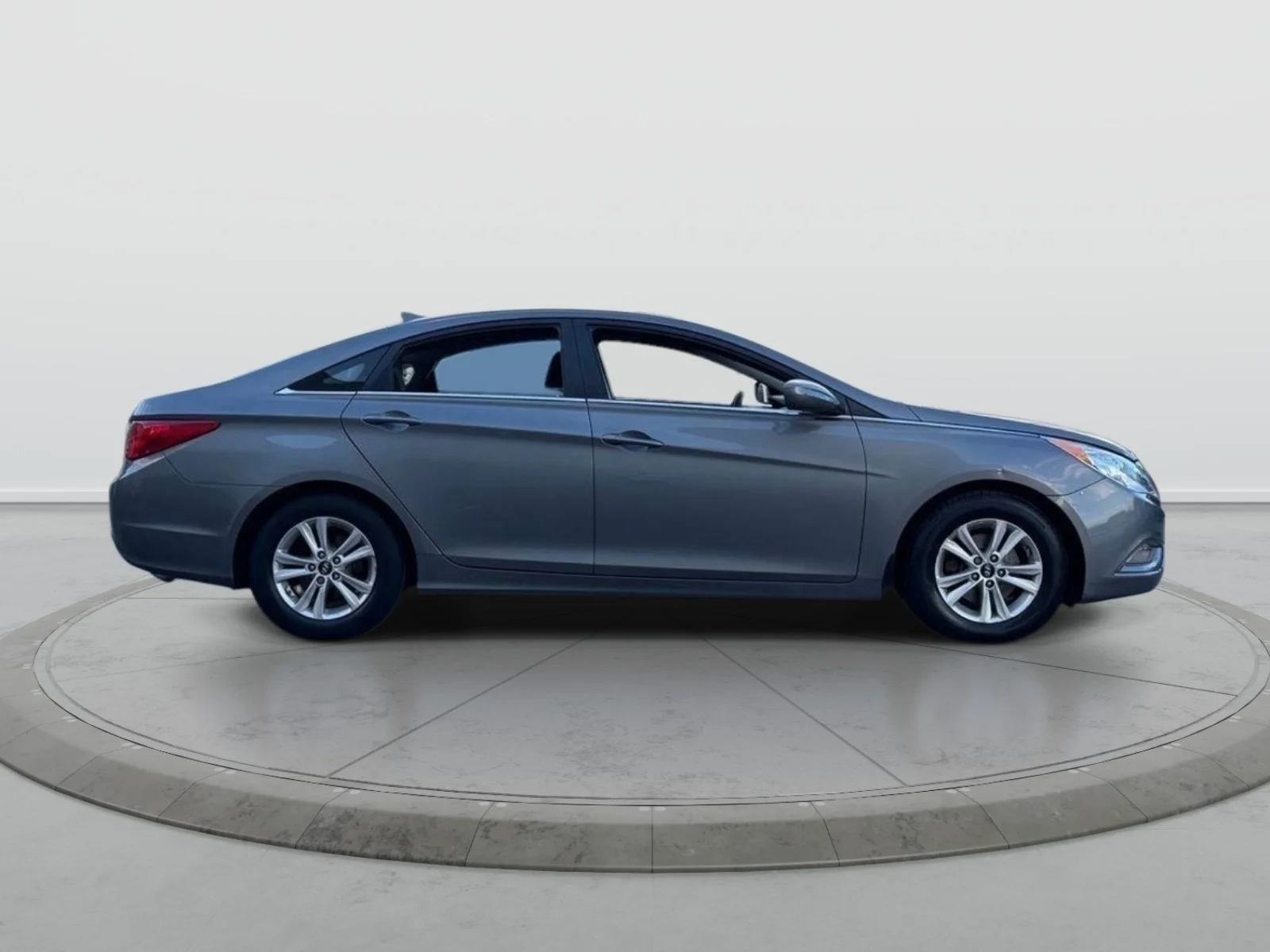 Used 2013 Gray Hyundai GLS image 6
