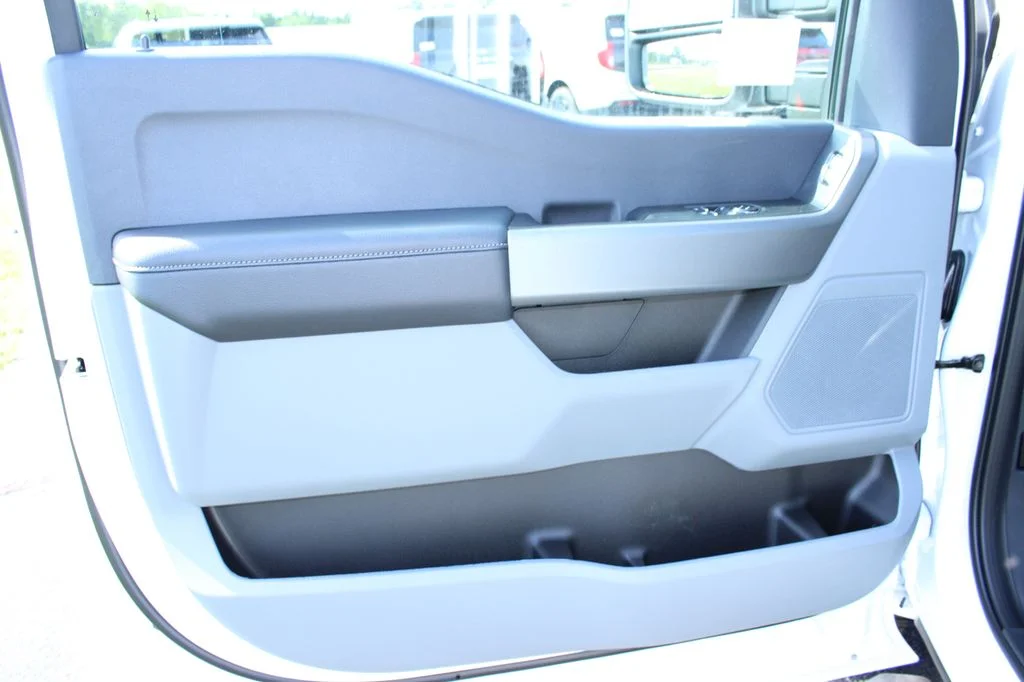 New 2026 Oxford White Ford F-350® XL image 28