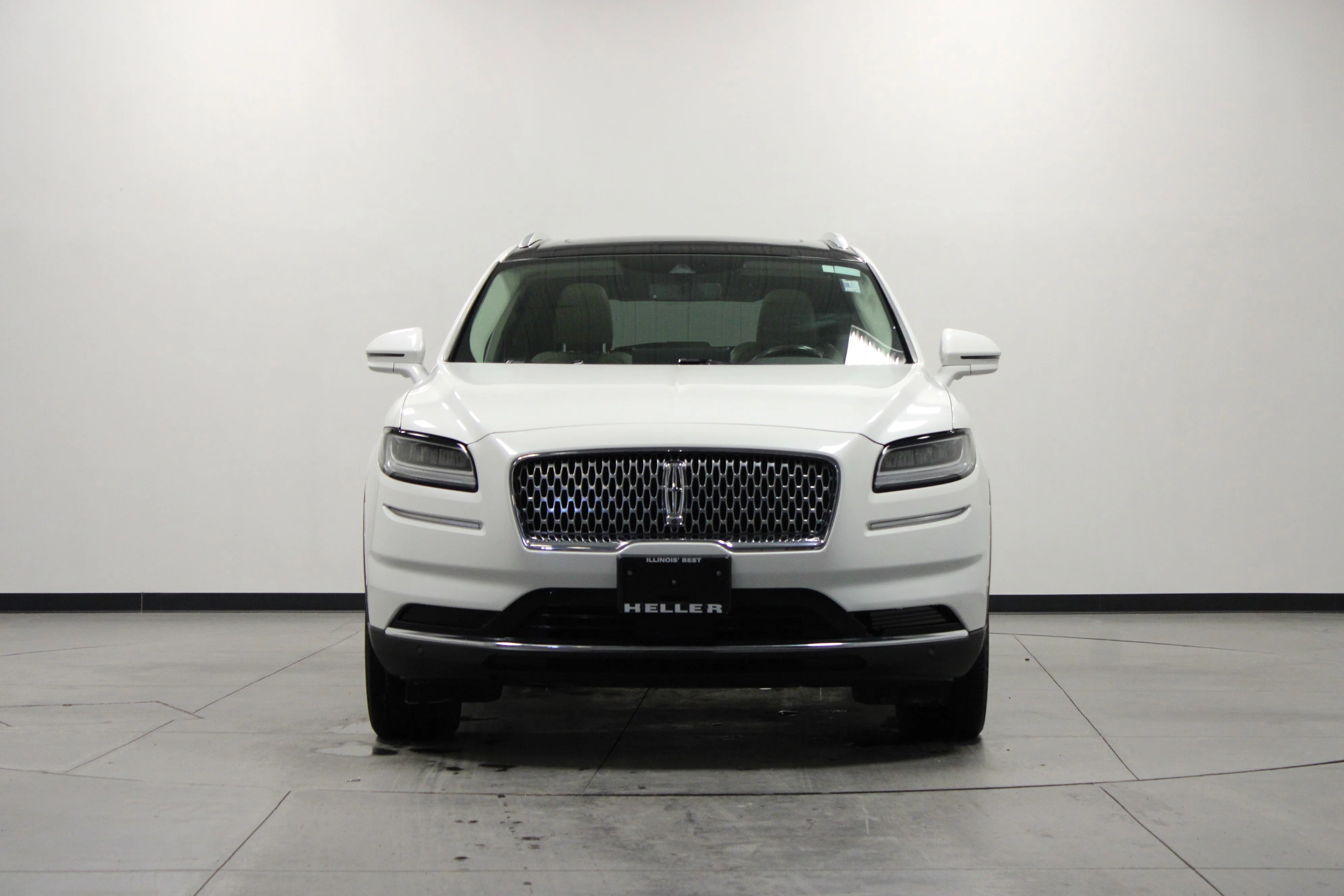 Used 2021 Pristine White Lincoln Reserve image 9