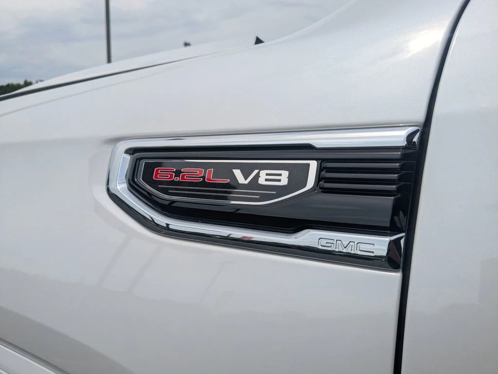 Used 2025 White Frost Tricoat GMC Denali image 32