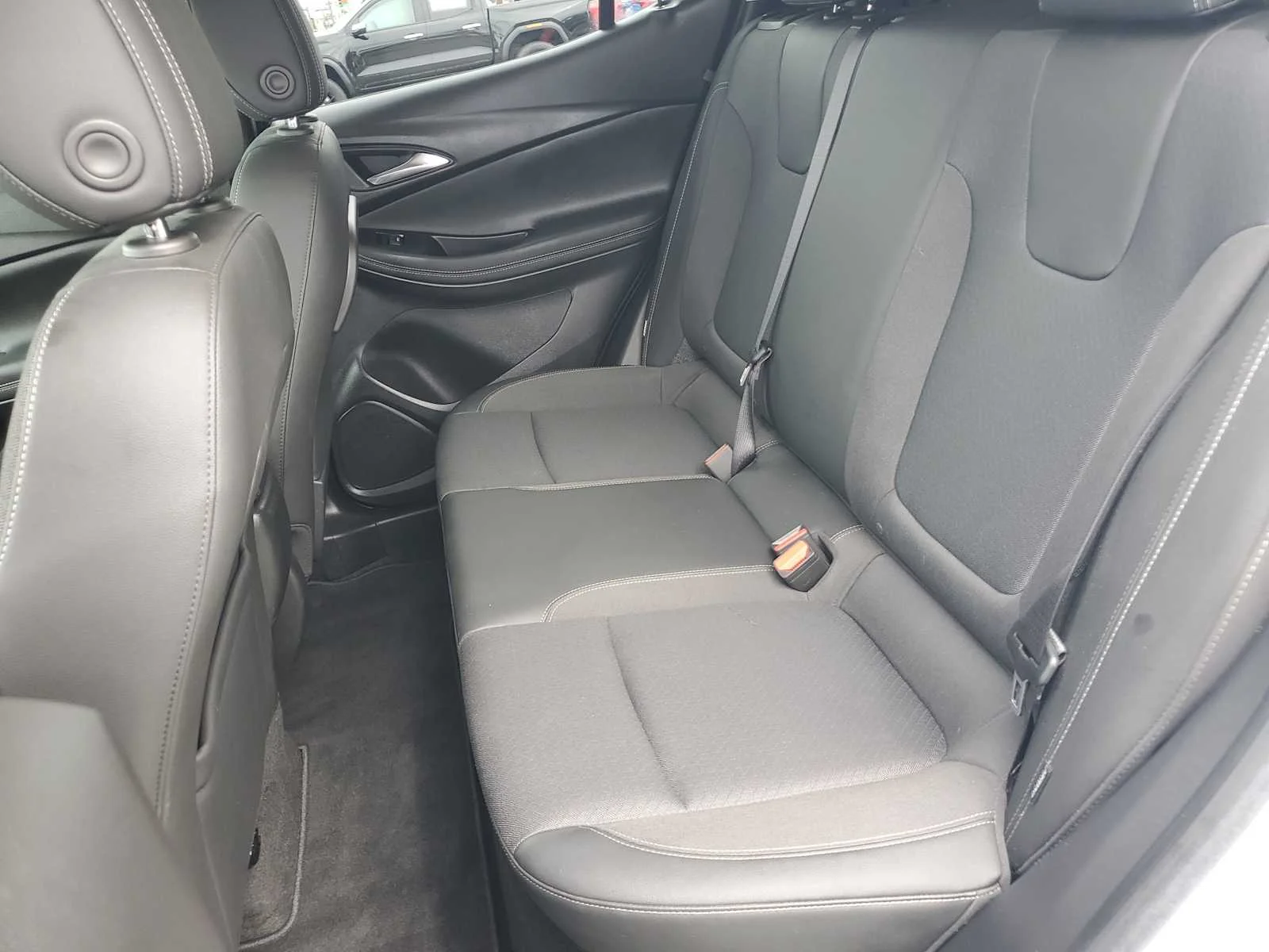 Used 2023 SUMMIT WHITE Buick Preferred image 24