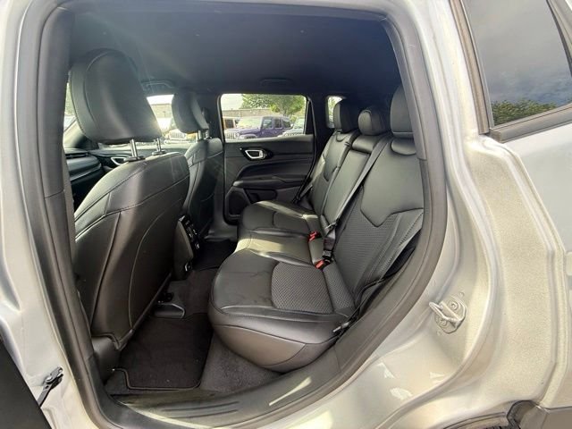 New 2026 Silver Zynith Metallic Clear-Coat Exterior Paint Jeep Latitude image 22