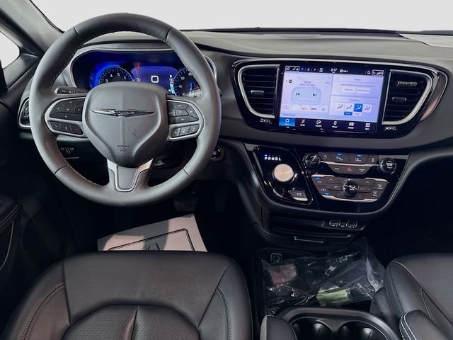Used 2025 Black Chrysler Select image 20