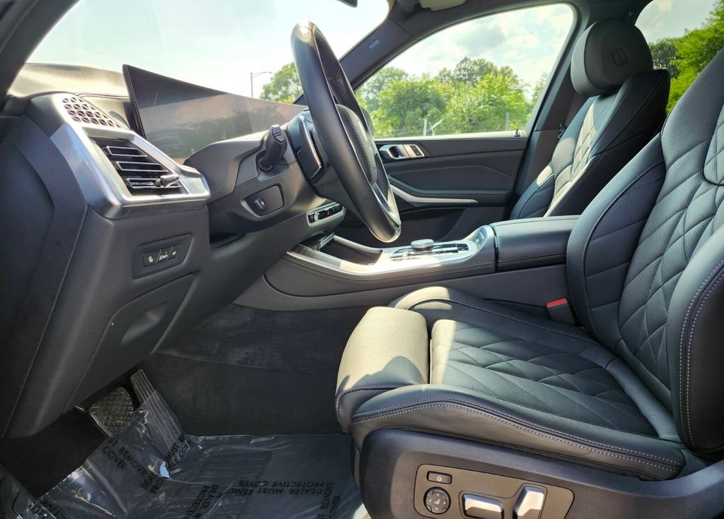Used 2024 Gray BMW xDrive40i image 19