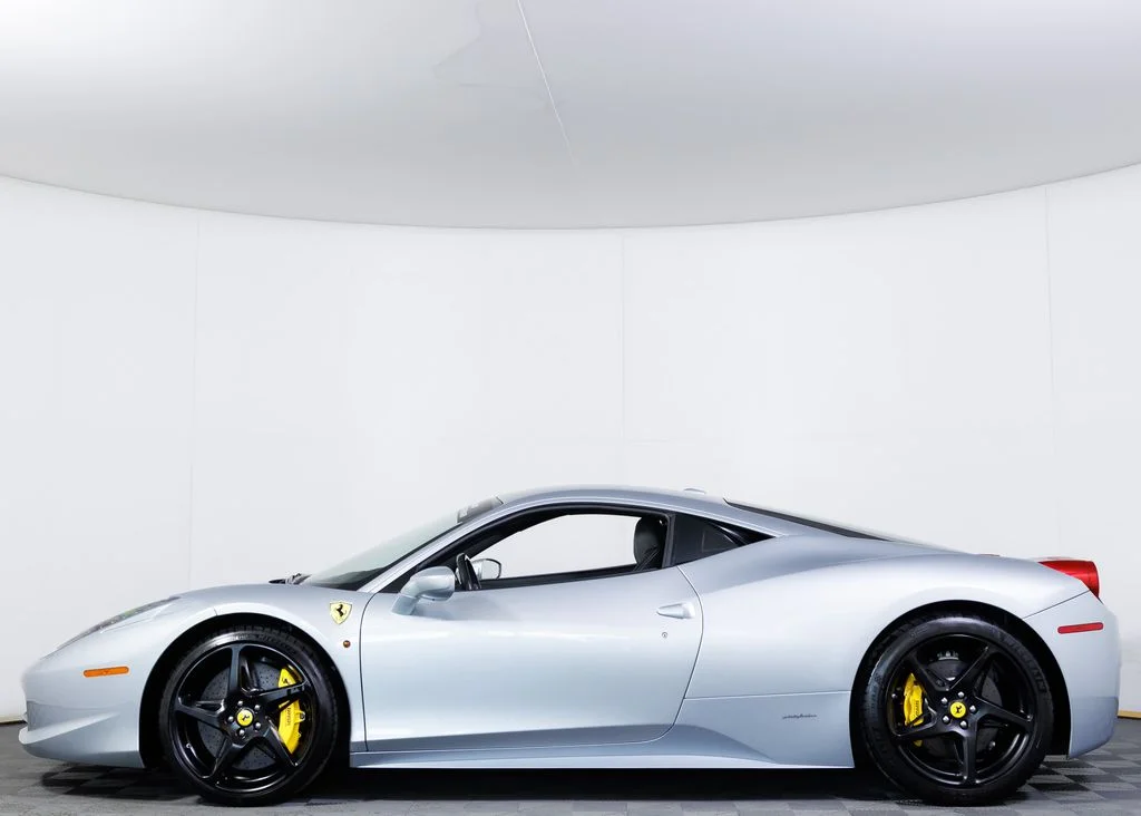 Used 2011 Grigio Alloy Ferrari Base image 4