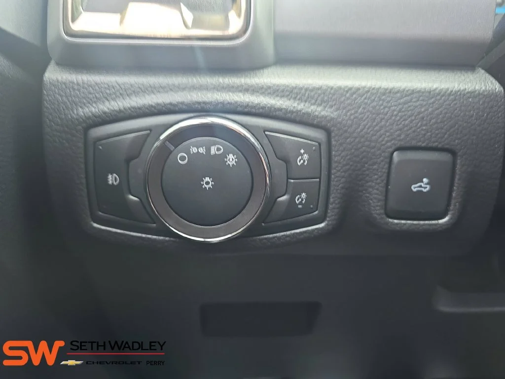 Used 2019 Orange Ford XLT image 25