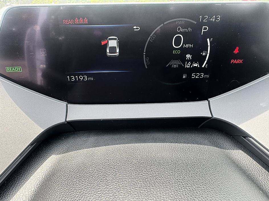 Used 2025 Wind Chill Pearl Toyota LE image 13