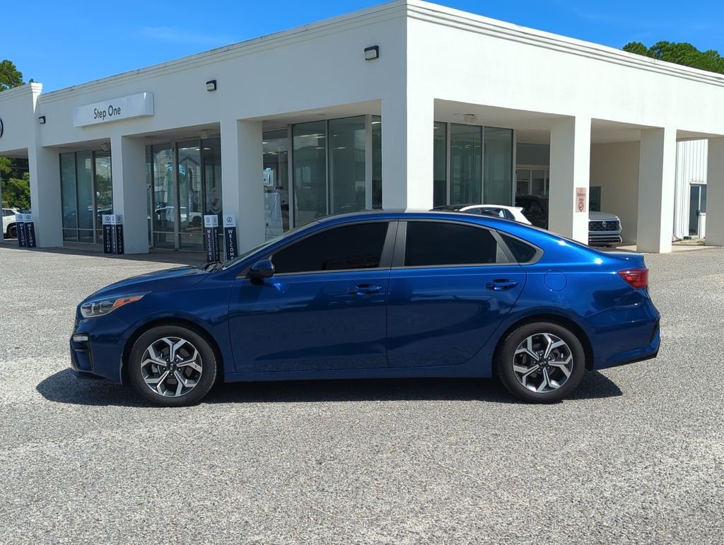 Used 2021 Blue Kia LXS image 4