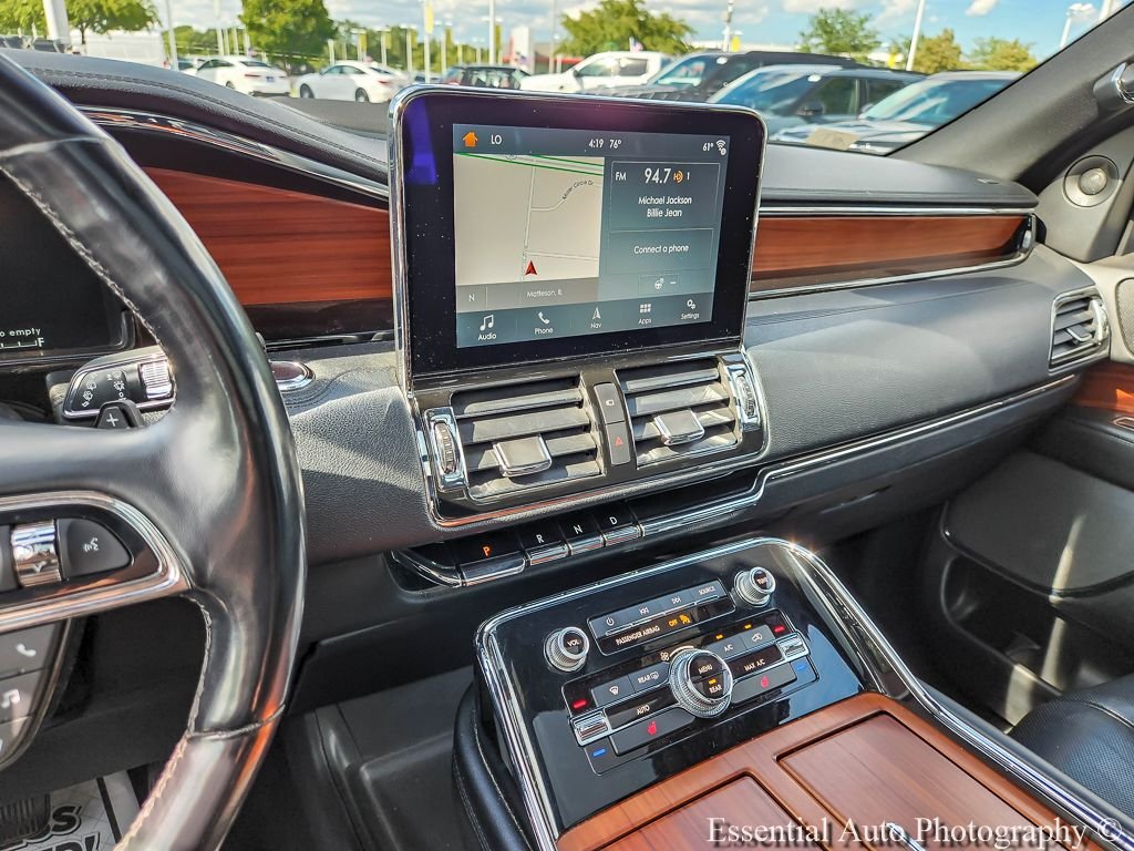 Used 2018 Velvet Lincoln Select image 25