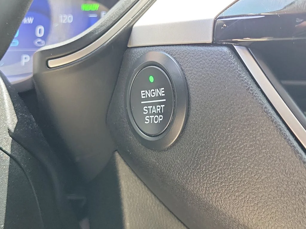 Used 2020 Magnetic Metallic Ford SE Sport image 31