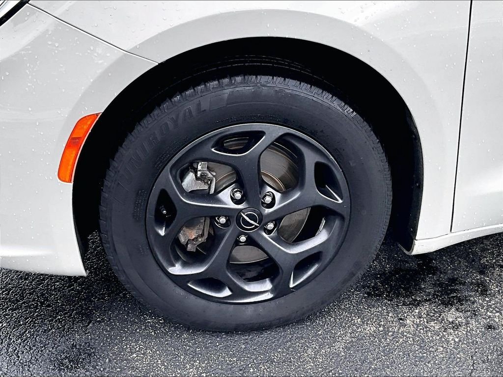 Used 2021 White Chrysler Touring image 7