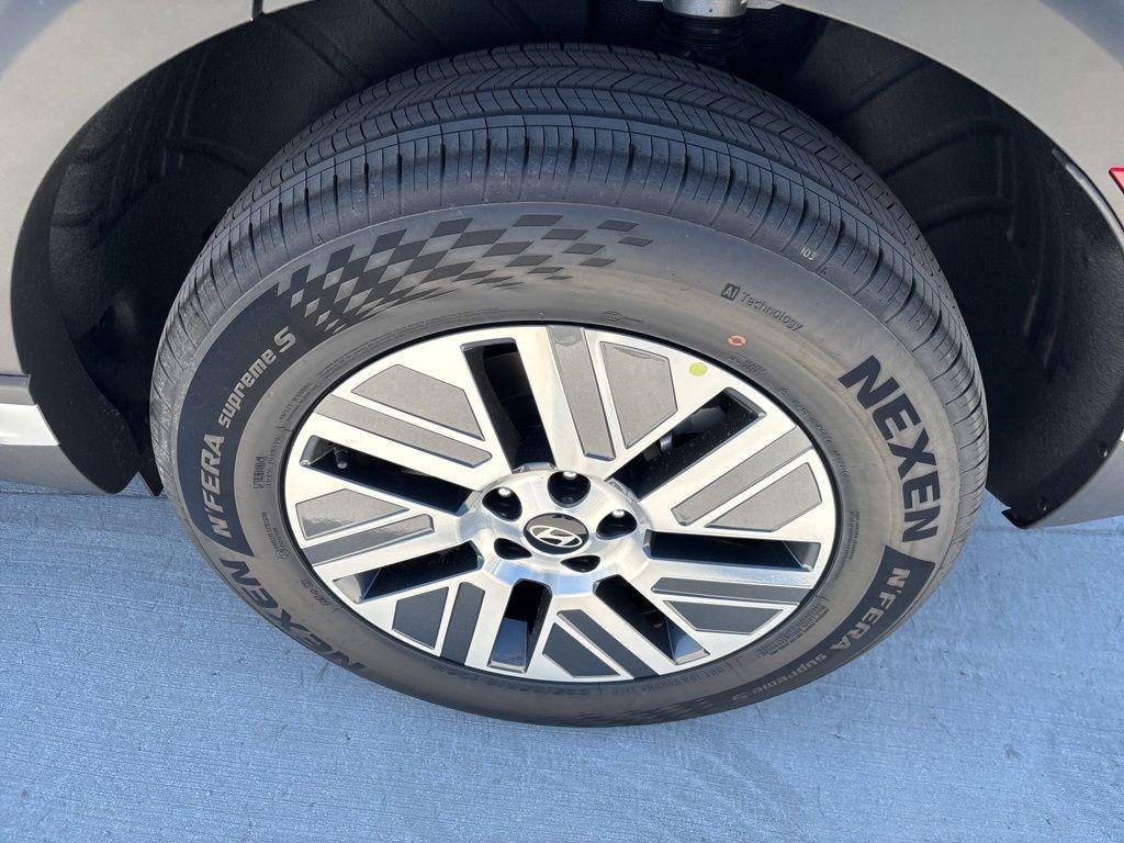 New 2026 Abyss Black Hyundai SEL 8P image 12