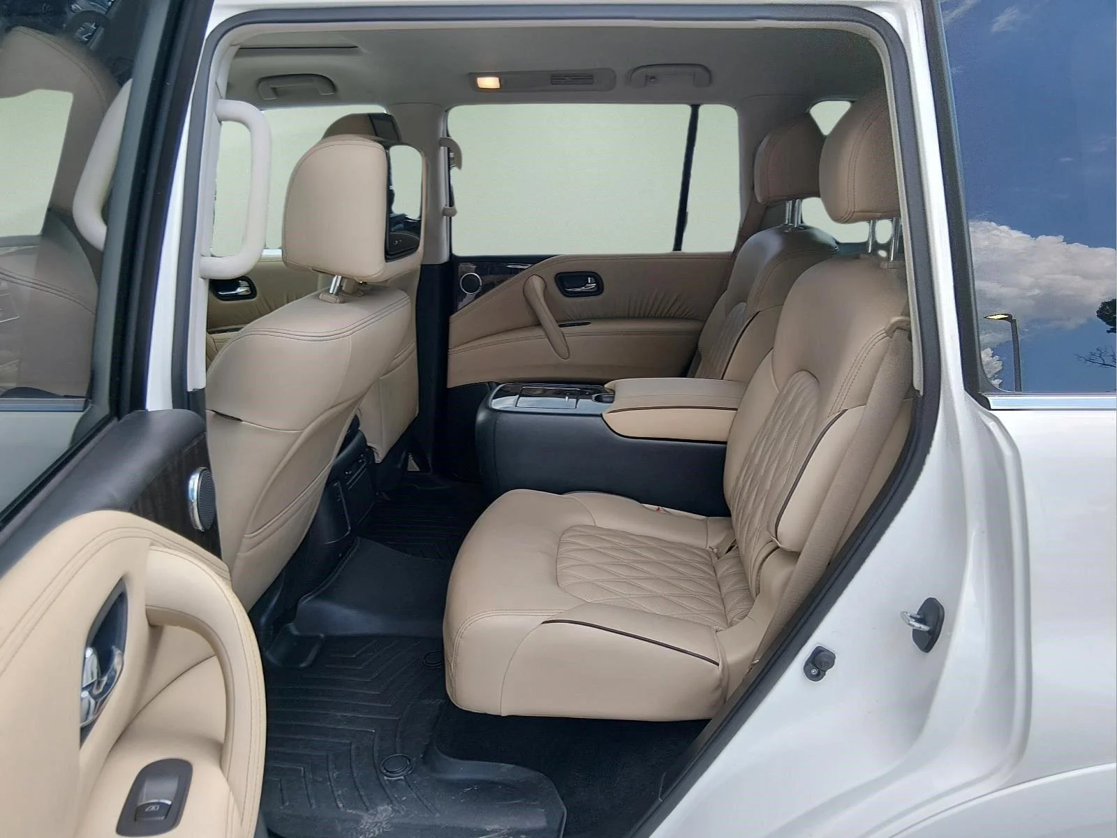 Used 2023 Aspen White Tricoat Nissan Platinum image 15