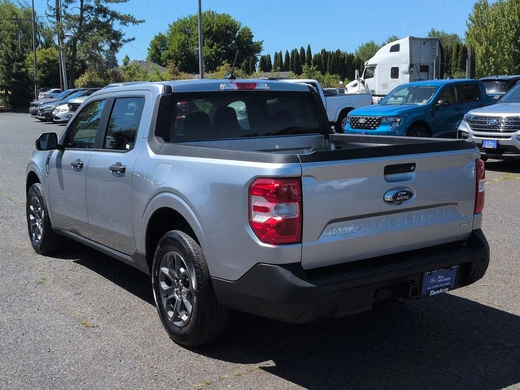 Used 2024 Silver Metallic Ford XLT image 3