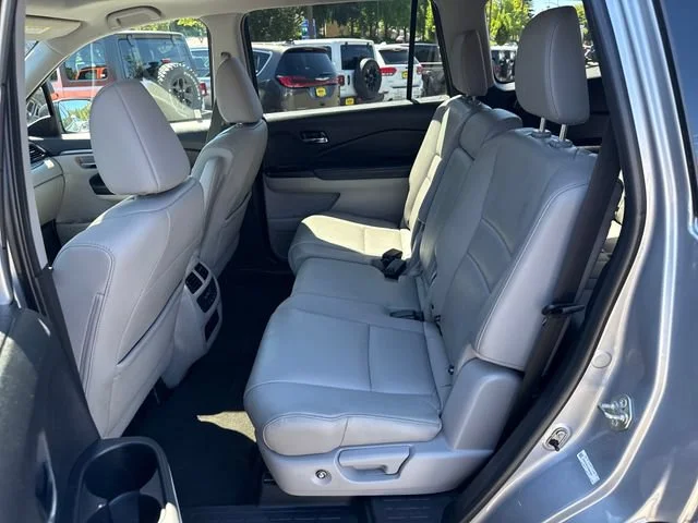 Used 2016 Lunar Silver Metallic Honda EX-L image 15