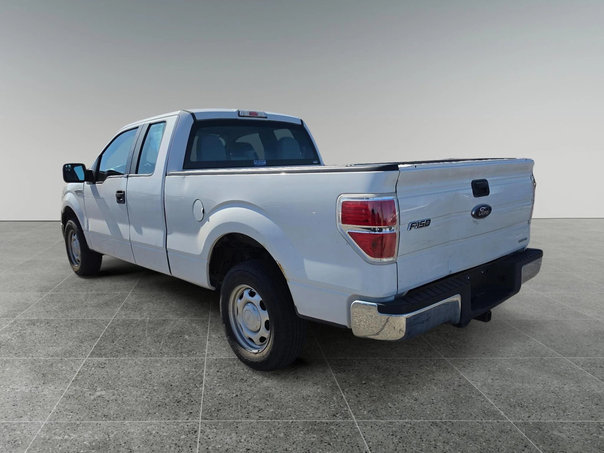 Used 2014 Oxford White Ford XL image 4