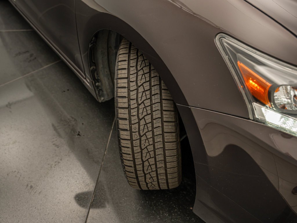 Used 2014 Pearl Lexus 200h image 52