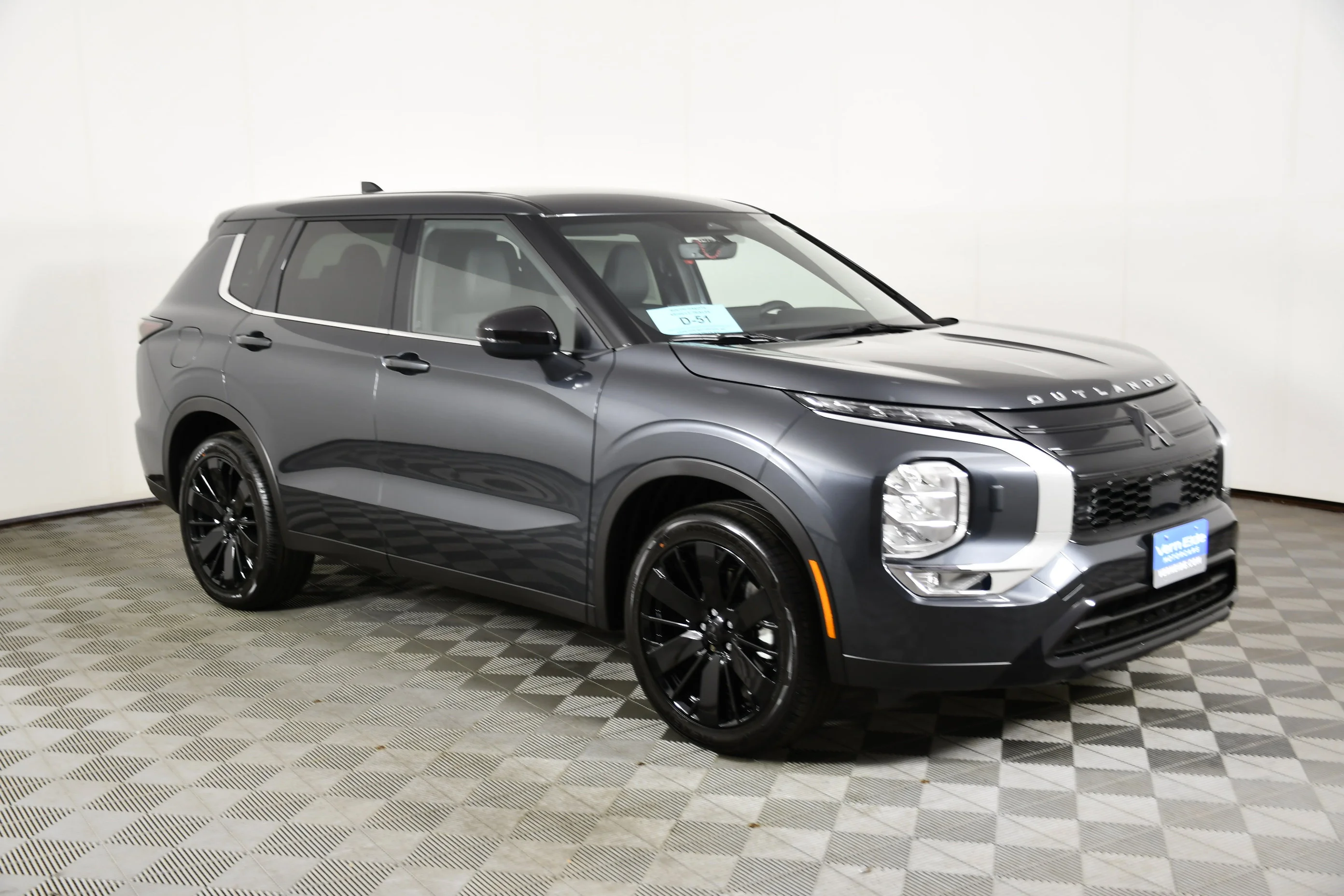 New 2026 Graphite Gray Mitsubishi LE image 4