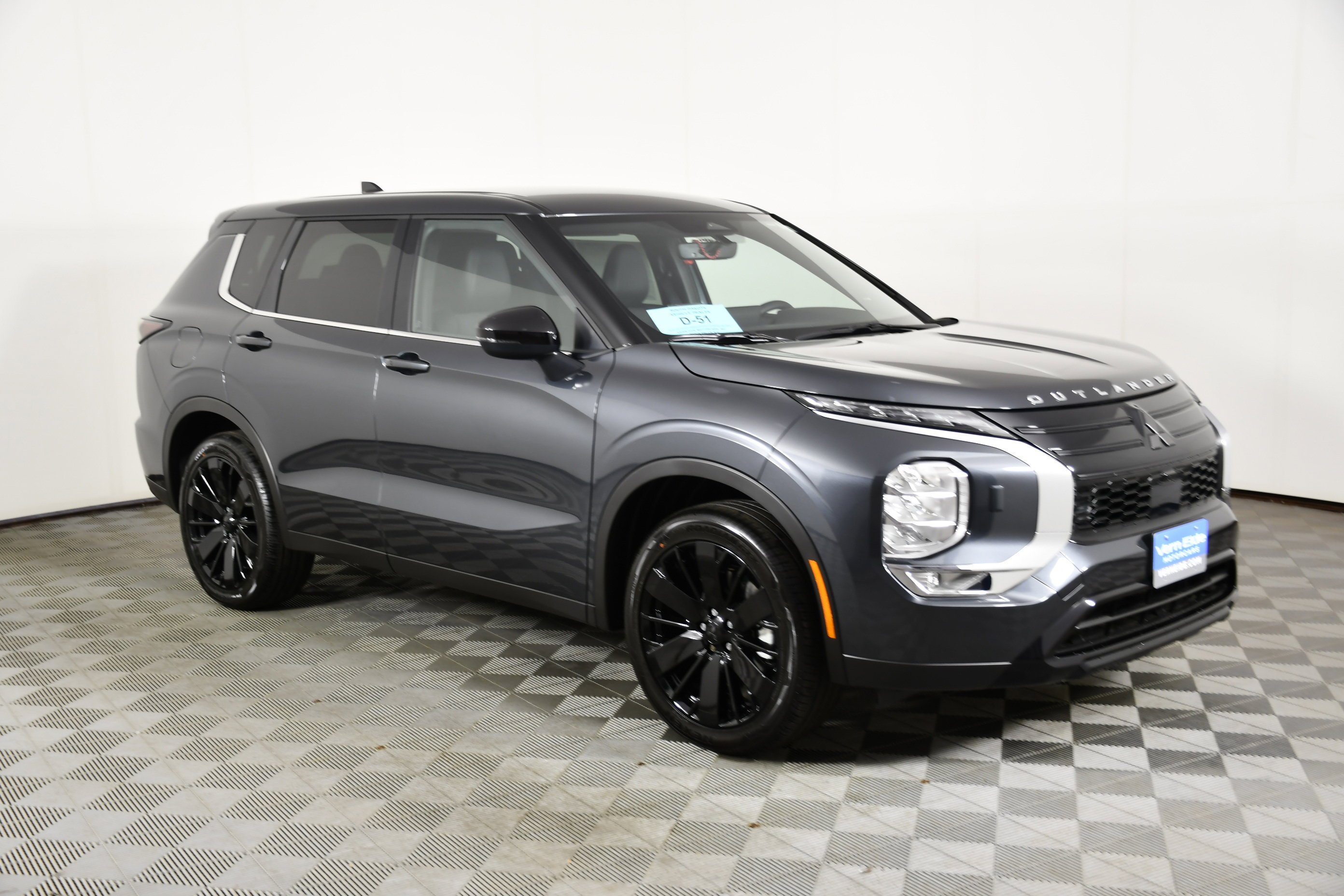 New 2026 Graphite Gray Mitsubishi LE image 4