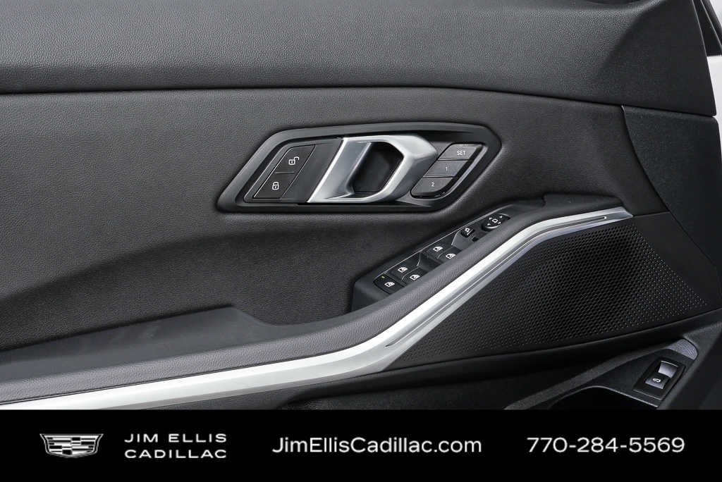 2025 BMW 3 Series 330i - Photo 6
