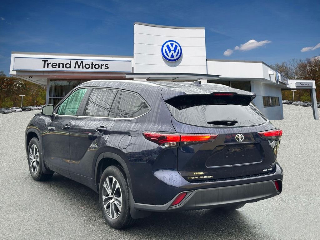 Used 2024  Toyota XLE image 4