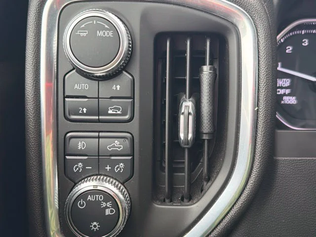 Used 2022 Black GMC Elevation image 32