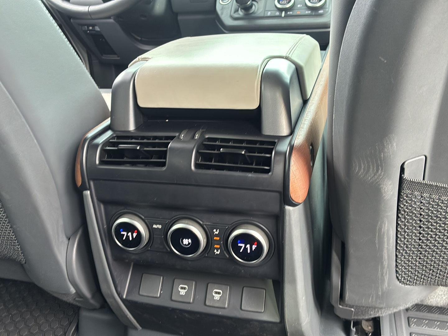 2024 Land Rover Defender X-Dynamic SE - Photo 18