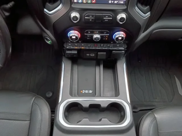 Used 2022 White GMC Denali image 3
