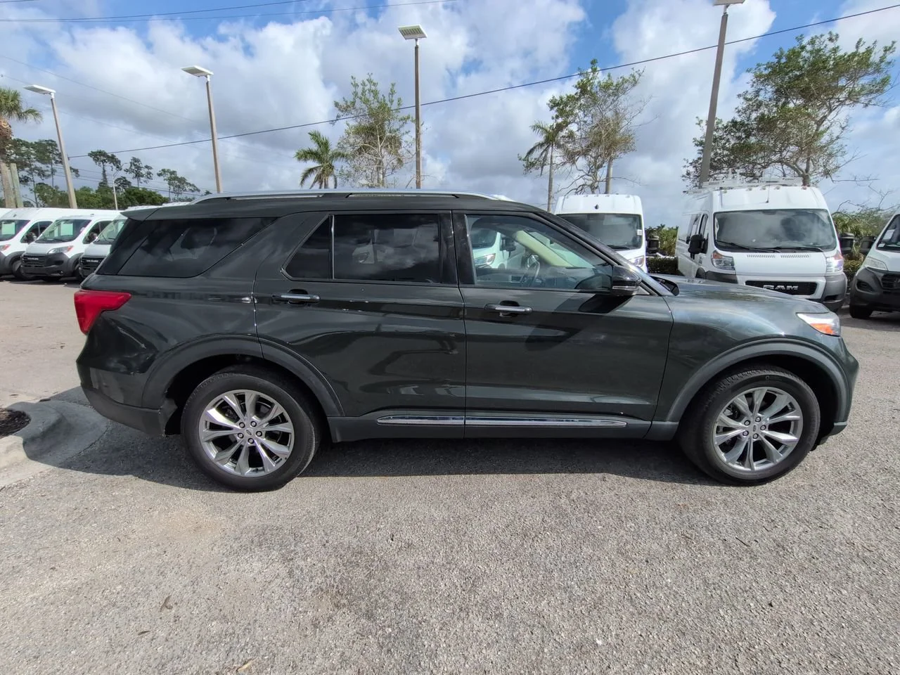 Used 2022 Green Metallic Ford Limited image 4