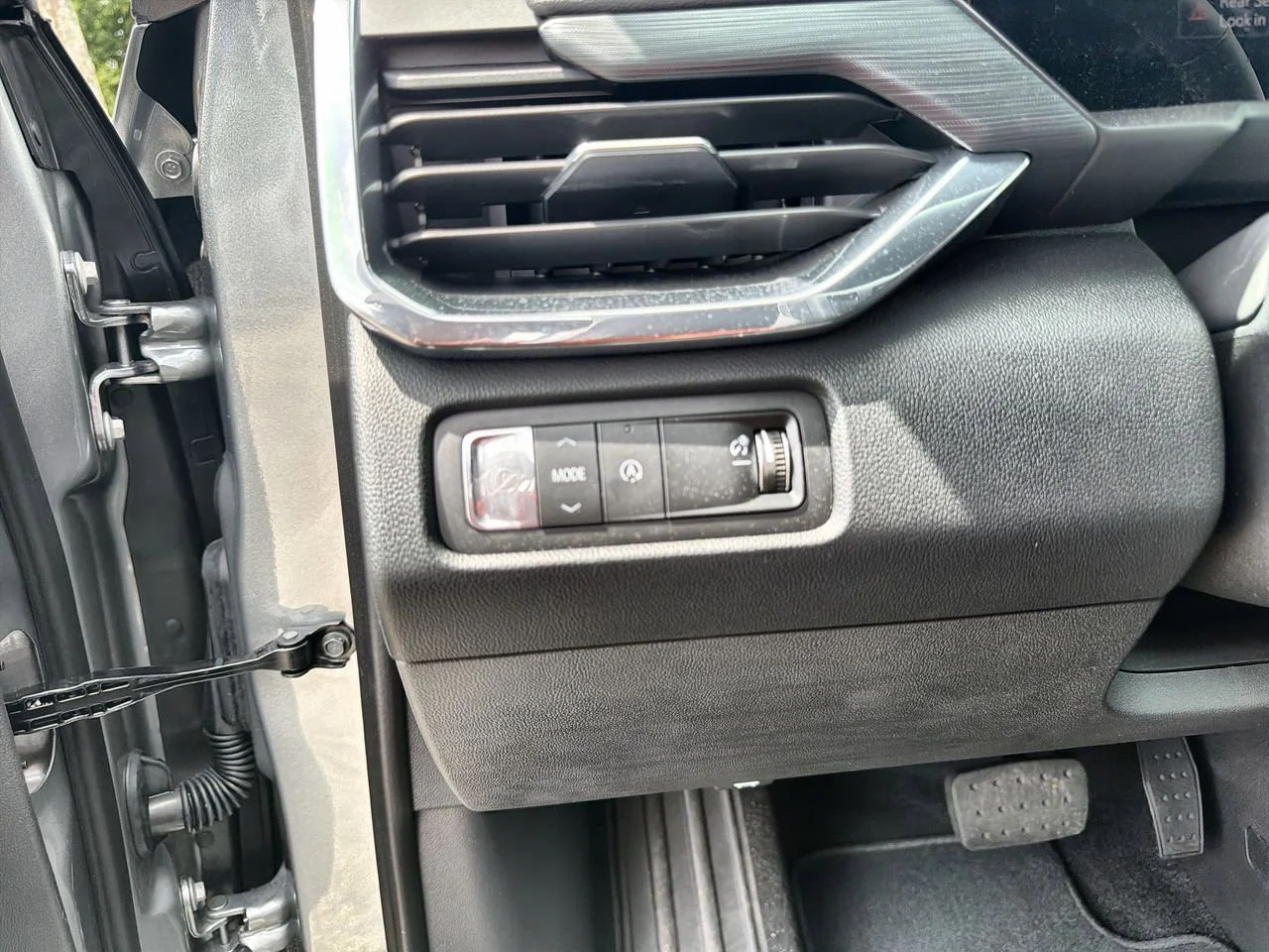 New 2026 Sterling Metallic GMC Elevation image 15