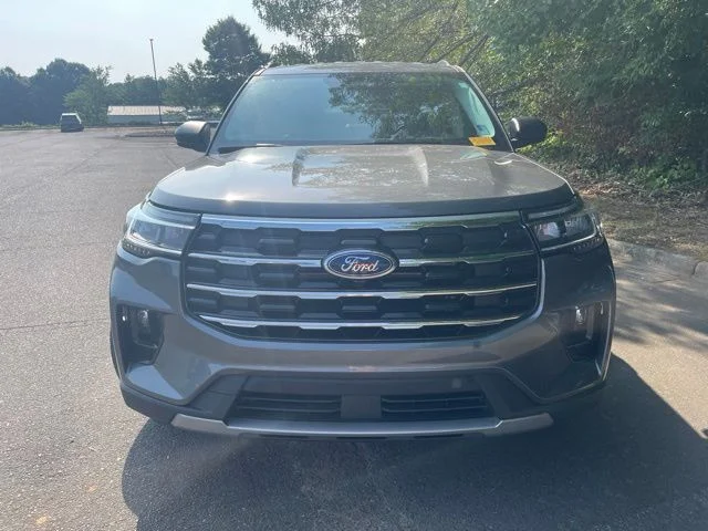 Used 2025 Gray Ford Active image 1