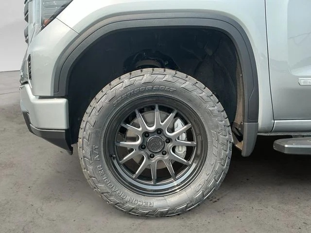 Used 2024 Silver GMC Elevation image 9