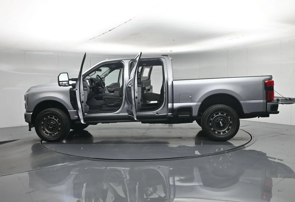 New 2027 Iconic Silver Metallic Ford XLT image 38