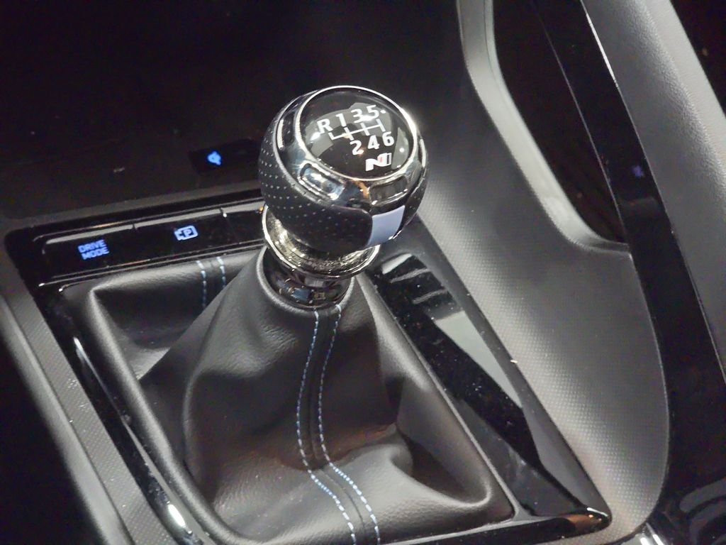 Used 2025 Cyber Gray Hyundai Base image 15