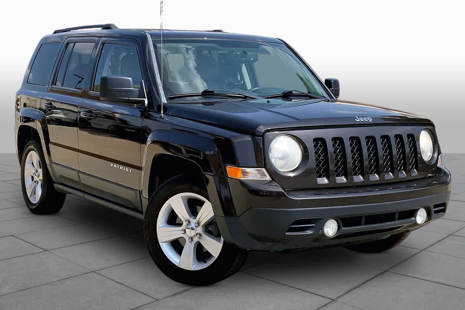 Used 2014 Rugged Brown Pearlcoat Jeep Latitude image 3