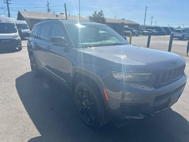Used 2023 Gray Jeep Altitude image 12
