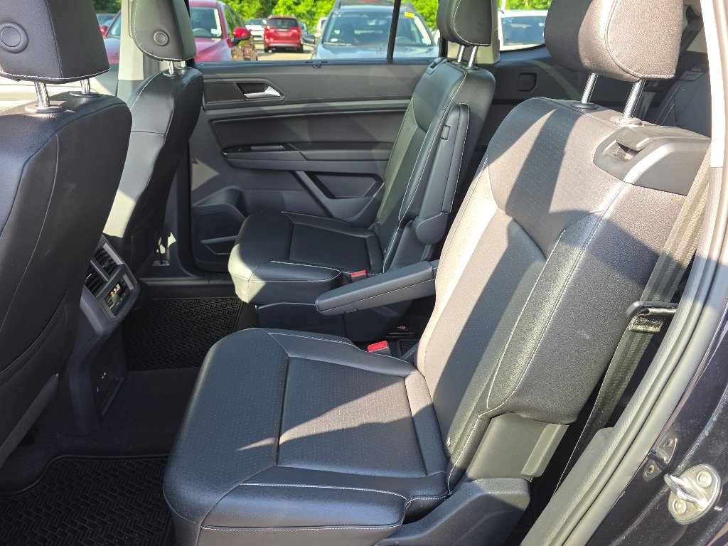 Used 2021 Deep Black Volkswagen SEL image 30