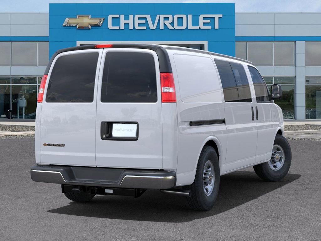 New 2025 Summit White Chevrolet WT image 4