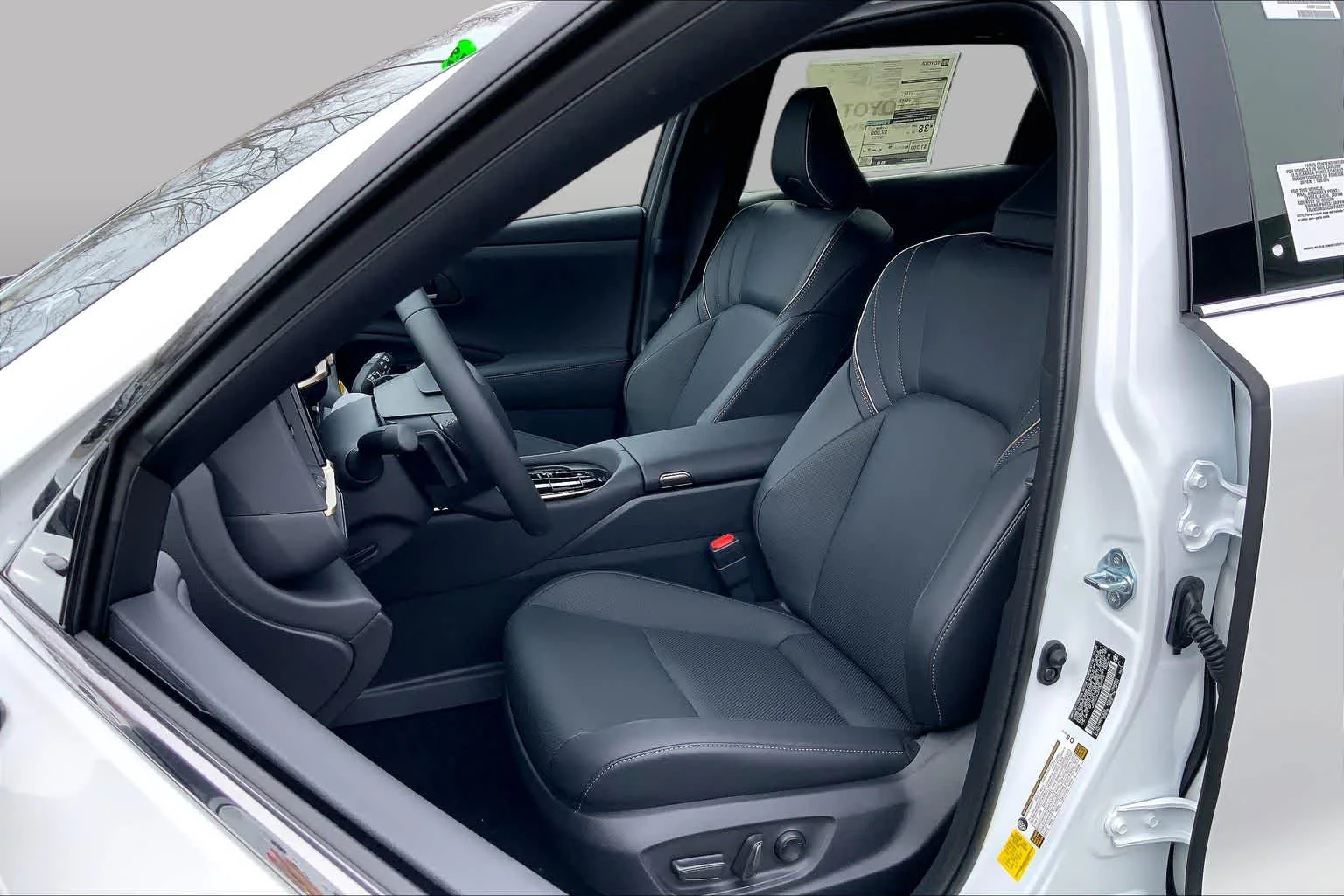 New 2026 Oxygen White Toyota XLE image 9