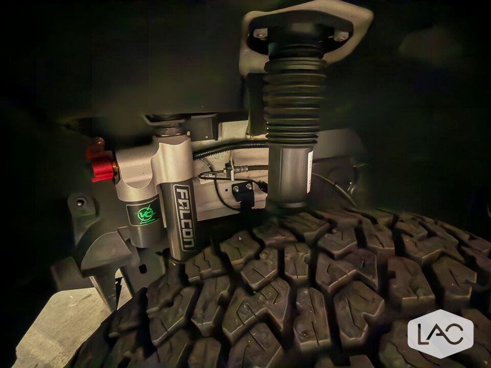 Used 2024 MATTE BLACK WRAP/ARTIC WHITE 27NORTH AWD | FALCON Shocks| Lithionics Batteries image 9