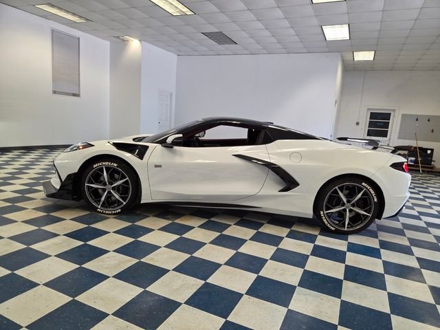 Used 2021 White Chevrolet Stingray image 4