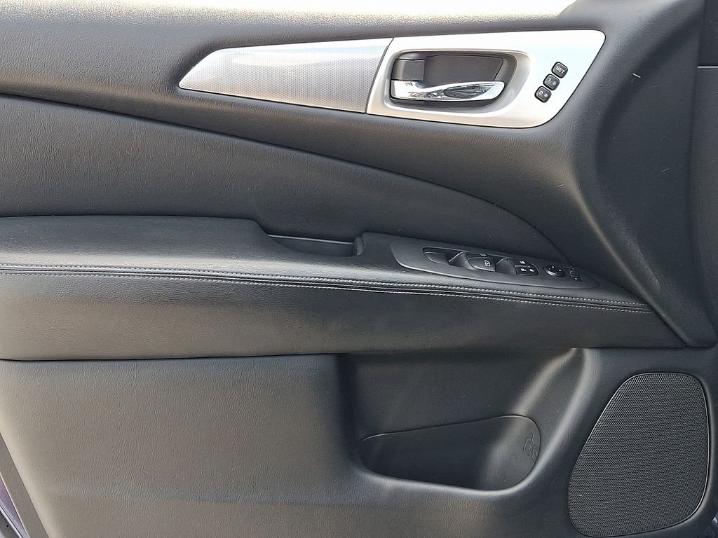 Used 2020 Blue Nissan SL image 14
