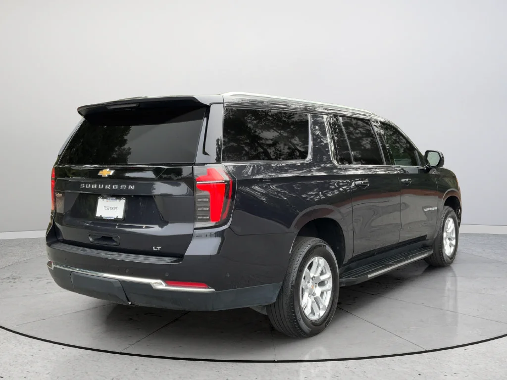 2025 Chevrolet Suburban LT - Photo 8